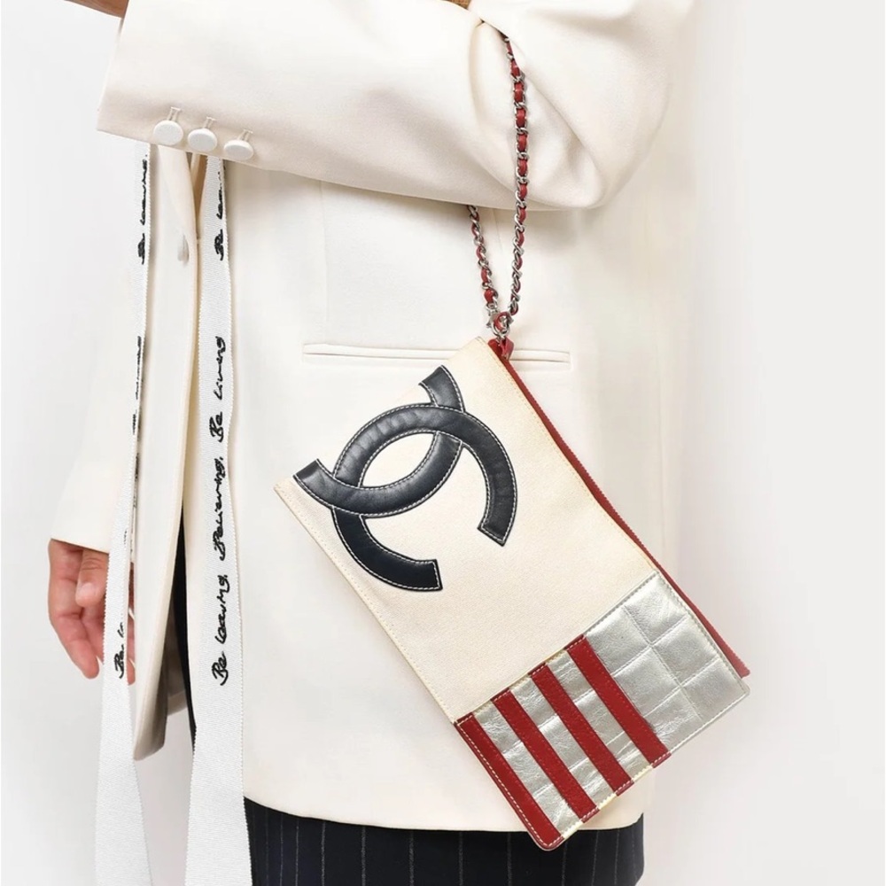 CHANEL™ 2002 CREAM/NAVY/RED
FABRIC/LEATHER CC
POUCH ON CHAIN Wristlet